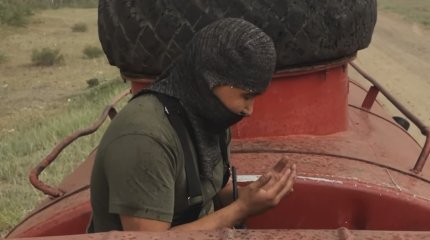 Кадрами с места тушения пожара в области Абай поделился спасатель