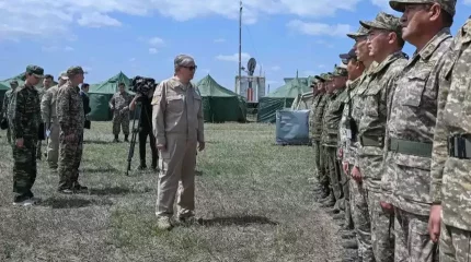 Президент құтқарушылармен және еріктілермен кездесті