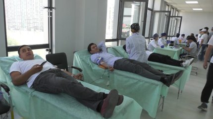 “Мейірімділік қанымызда”: Алматыда Дүниежүзілік донор күні қарсаңында науқан басталды
