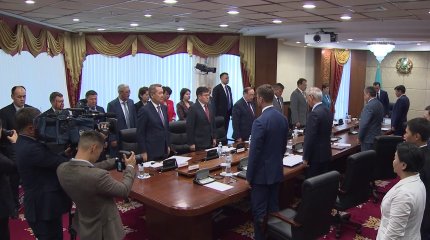 Память погибших в пожаре сотрудников "Семей Орманы" почтили сенаторы