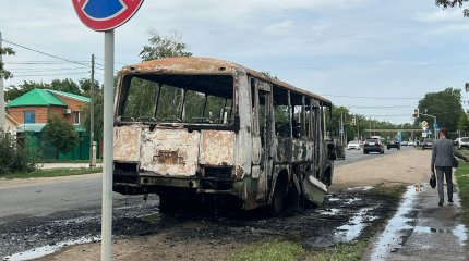 Дети едва успели покинуть горящий автобус в Уральске