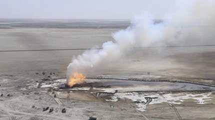 Пожарным не удается приблизиться к горящей скважине в Мангистауской области
