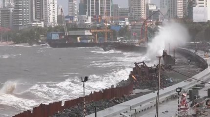 Пожары и наводнения: катаклизмы бушуют на большей части планеты