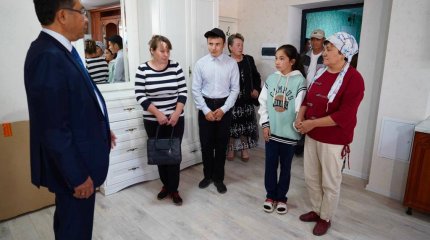 Семьям погибших в лесном пожаре вручили ключи от квартир в Семее