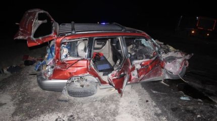 Легковушка всмятку: два человека погибли в ДТП на трассе в Жетысу