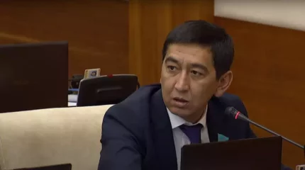 "Өмірімдегі өкінетін айтыс": Ринат Зайытов әйгілі айтыскер ақынға қарсы шыққан кезін еске алды