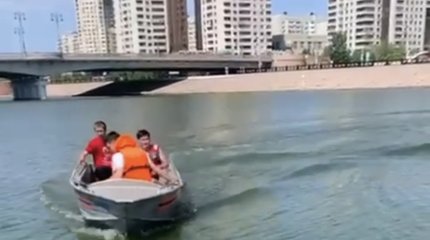 Пьяный астанчанин прыгнул в реку с пешеходного моста