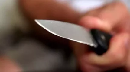 Қостанайда ер адамның әйелін пышақтаған сәті бейнебақылау камераларына түсіп қалды