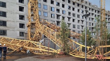Два башенных крана упали в столице