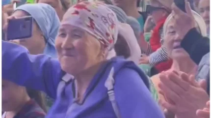 "Соңғы қоңырау": концерт кезінде би билеп көптің көңілін көтерген әже желіні жарды