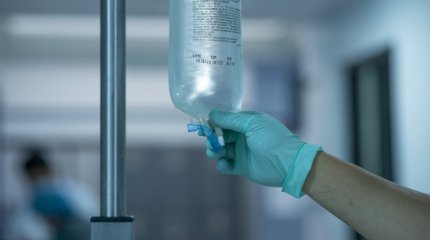 Оралда бала ағаштан құлап, жансақтау бөліміне түсті