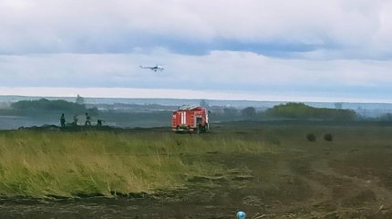 Вторые сутки пожарные тушат сухостой возле Астаны