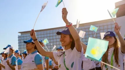 Президент волонтерлерді бүгінгінің батырына теңеді