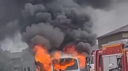 Семейде жолаушылары бар автобус өртенген