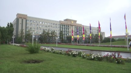 Школьницы из Актобе позвонили в акимат и сообщили, что их держат в заложниках