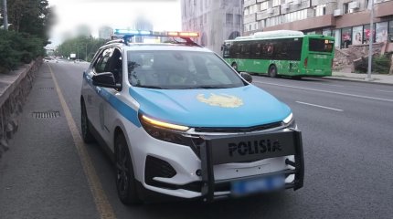 Алматыда күдікті полиция көлігінде өзіне-өзі қол салды
