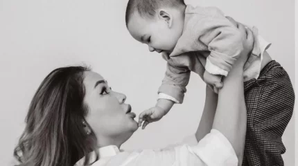 Мақпал Исабекованың ұлы Теодор бір жасқа толды