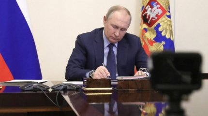 Путин внес поправки об аресте за нарушение военного положения