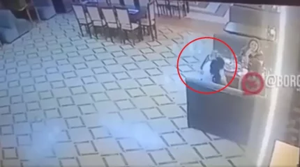 Ер адам таныспай қойған қыздың басына бокал лақтырып жіберген