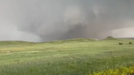 АҚШ-та торнадоның соққысынан үш адам қаза тапты