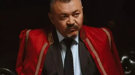 "Таныстарым қайтыс болды": танымал актер Болат Әбділманов ұшаққа мінуден неліктен қорқып қалғанын айтты
