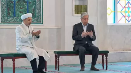 Мемлекет басшысы Әзірет Сұлтан мешітіне барды