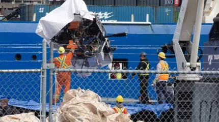 "Титан" батискафының сынықтары жағаға шығарылды