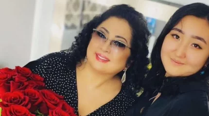 Мақпал Жүнісова қызы Мерейдің туған анасын көпшілікке көрсетті