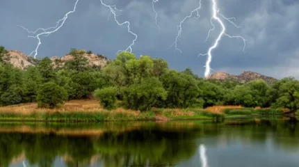 Қазақстанның басым бөлігінде найзағай ойнап, жаңбыр жауады