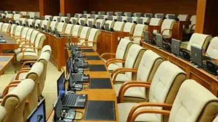 Парламент депутаттары каникулға кетті