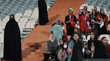 Иранкам разрешили смотреть футбол на стадионе