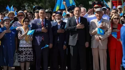 Ақтөбе облысының 30 мыңнан астам тұрғыны бір мезетте Әнұранды орындады