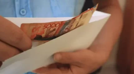 Қарағандыда полиция подполковнигі 170 мың теңге пара алды деген күдікпен ұсталды