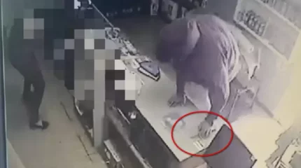 Ақтөбеде ер адам тапа-тал түсте дүкенге шабуыл жасады