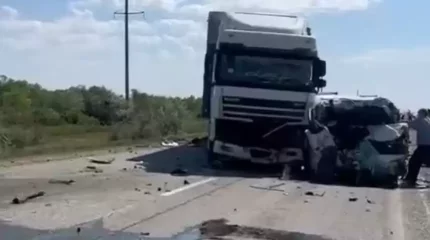 Қостанай облысында минивэн екі жүк көлігімен соқтығысып, 2 адам қаза тапты