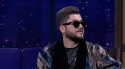 Әбдіжаппар Әлқожа 500 мың теңгеге алған шапанын көрсетті