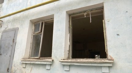 Жители аварийного общежития не могут добиться разрешения на строительство нового дома в Актобе