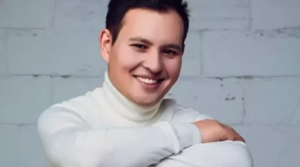 "1 аптада, 1000 доллор". Әнші Рысбек Аташтың әлеуметтік желідегі табысы қанша?