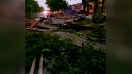 Затопленные подъезды, сорванные крыши: в Петропавловске ликвидируют последствия урагана