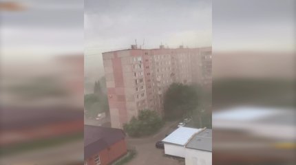 Павлодар облысында қатты дауыл ғимараттардың шатырын жұлып кетті