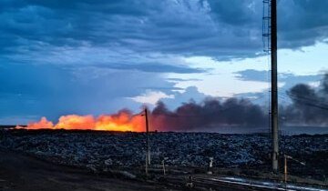 Мусорный полигон снова полыхает в Актобе, горожанам советуют не открывать окна