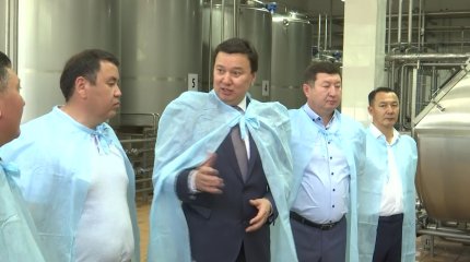 С работой молочного завода ознакомились мажилисмены в Актобе