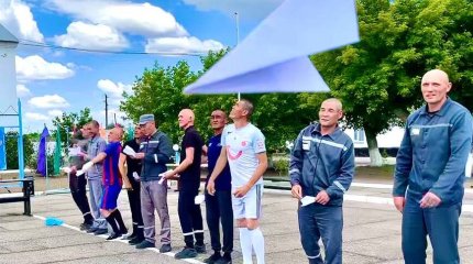 Карагандинские заключённые сошлись в турнире по запуску бумажных самолетиков