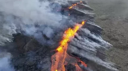 Исландияда атқылап жатқан жанартауға баратын жолдар түгел жабылды