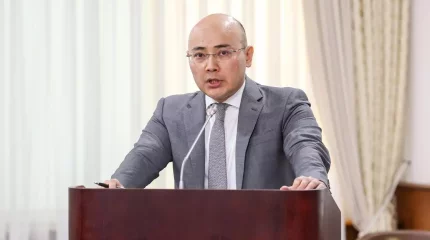"Еңбекақы өспеген соң, сыртқа кетіп жатыр": елімізде кей мамандардың жалақысы 300 мың теңгеге дейін өседі