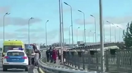 На мосту сбили насмерть сотрудника коммунальной службы Уральска