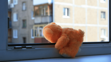 Қызылордада жеті жасар бала бесінші қабаттан құлап кетті