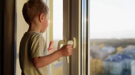 Ақтөбеде 3 жасар бала 5-қабаттан құлап кетті