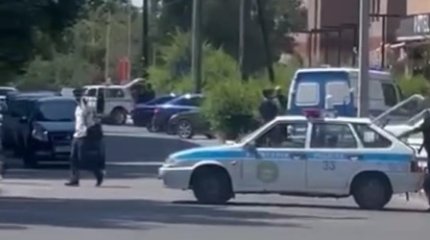 Забытый на улице чемодан поднял по тревоге спецслужбы Семея