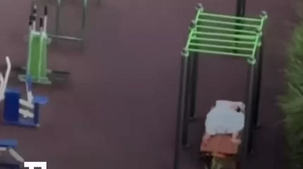 "Күн өте ыстық": елорда тұрғыны көрпе-жастық төсеп, ауладағы орындықта түнеген